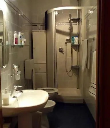 A Due Passi Dal Treno *